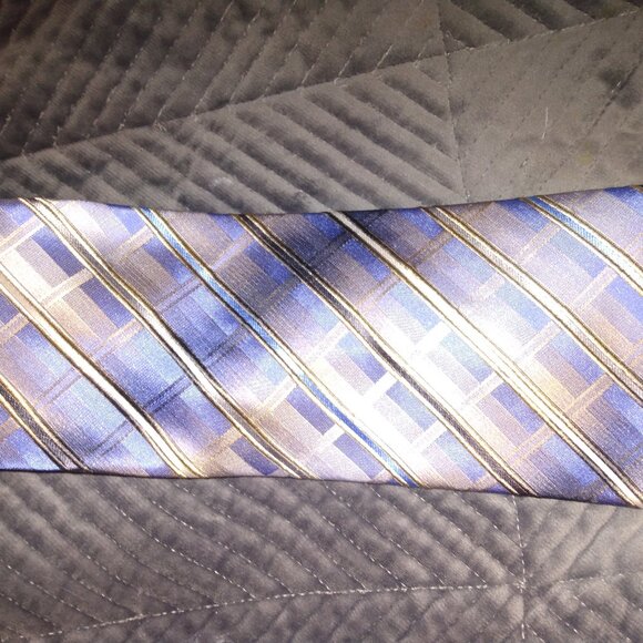 New tie - Picture 4 of 4